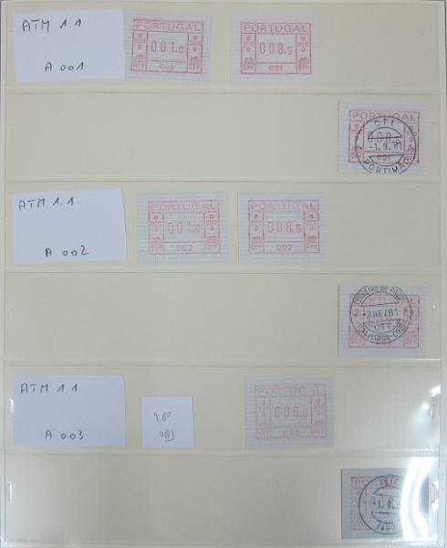 0265 (2).jpg -     Lote:    265      Colecção Especializada - Etiquetas      Lotes Especiais       Descrição:      1981/2010 &mdash; Etiquetas.   Coleção composta por 12 álbuns com etiquetas desde percursoras e Framas até 2010, com provas, erros, FDC's, etiquetas novas e usadas, sobrescritos circulados, variedades de impressão e papéis. Importante estudo. Lote a ver.        Lote ETQ       Valor Base:     &euro; 3000,00     Valor Venda:     &euro;      